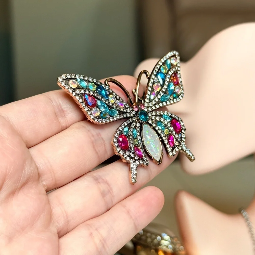 ⚜️ Vibrant Jewel-Toned Butterfly Brooch
